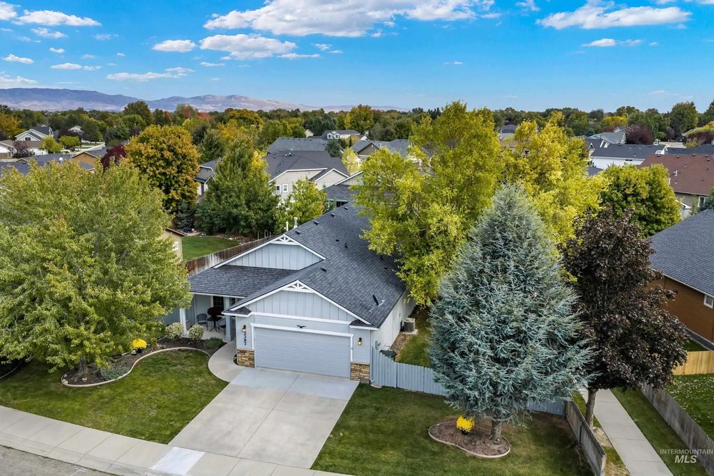 2397 W Fieldstream Dr, Meridian