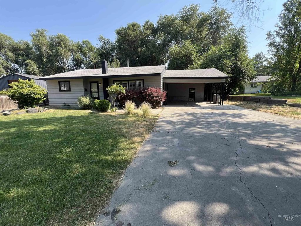 1205 E Logan, Caldwell