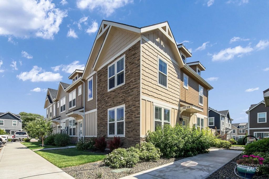 10739 W Brownstone Ln, Boise
