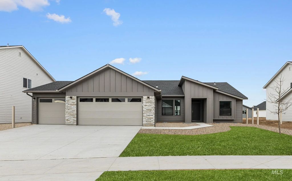 5335 E Rolling Thunder Ct, Nampa