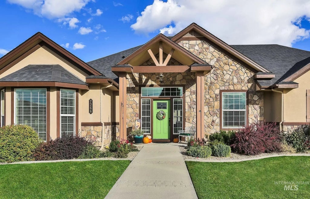 7266 S Pear Blossom Way, Meridian