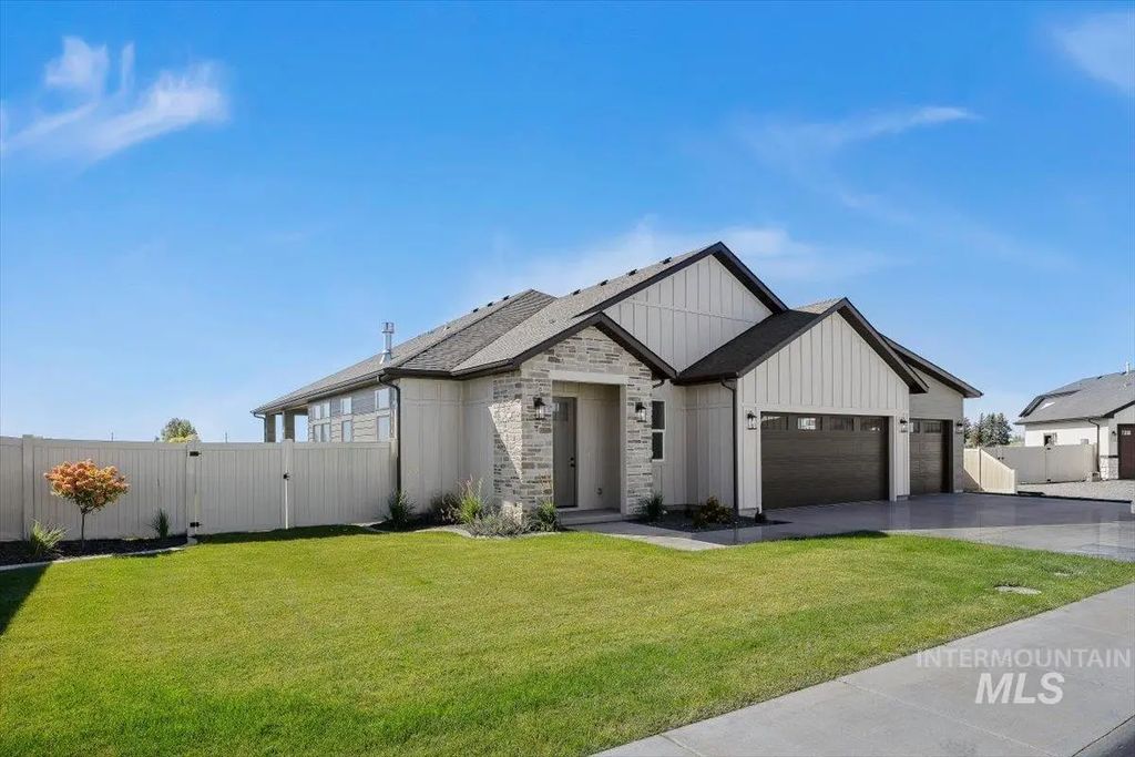 563 Moonstone Rd, Kimberly