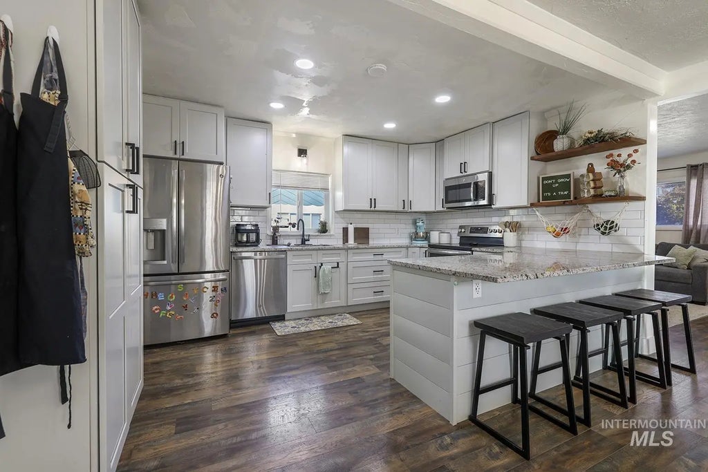 812 Idaho Ave, Filer