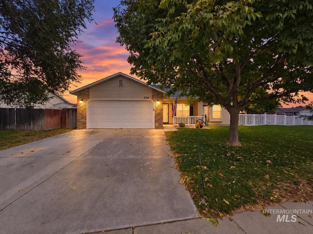 544 Knights Circle, Nampa