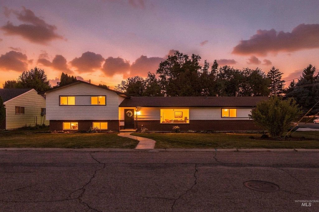 1503 E Dakota Ave, Nampa