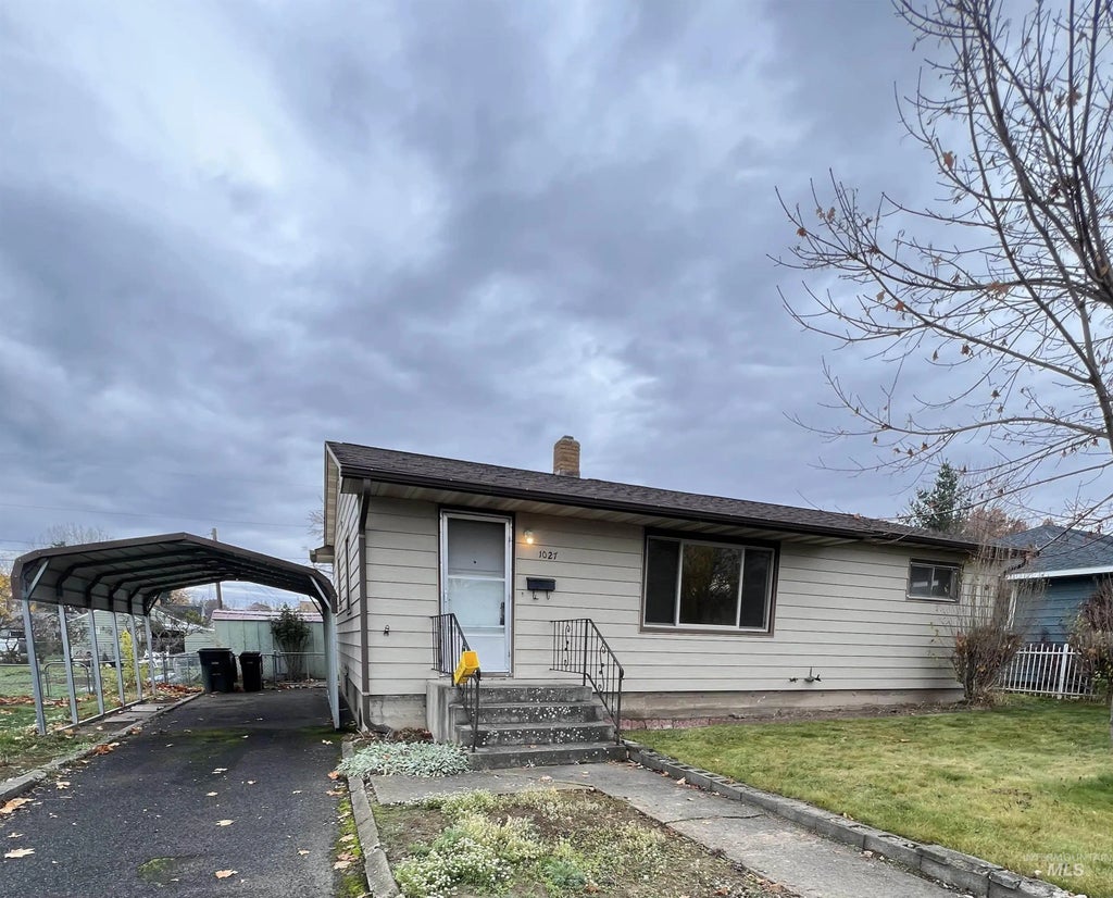 1027 11th Street, Clarkston