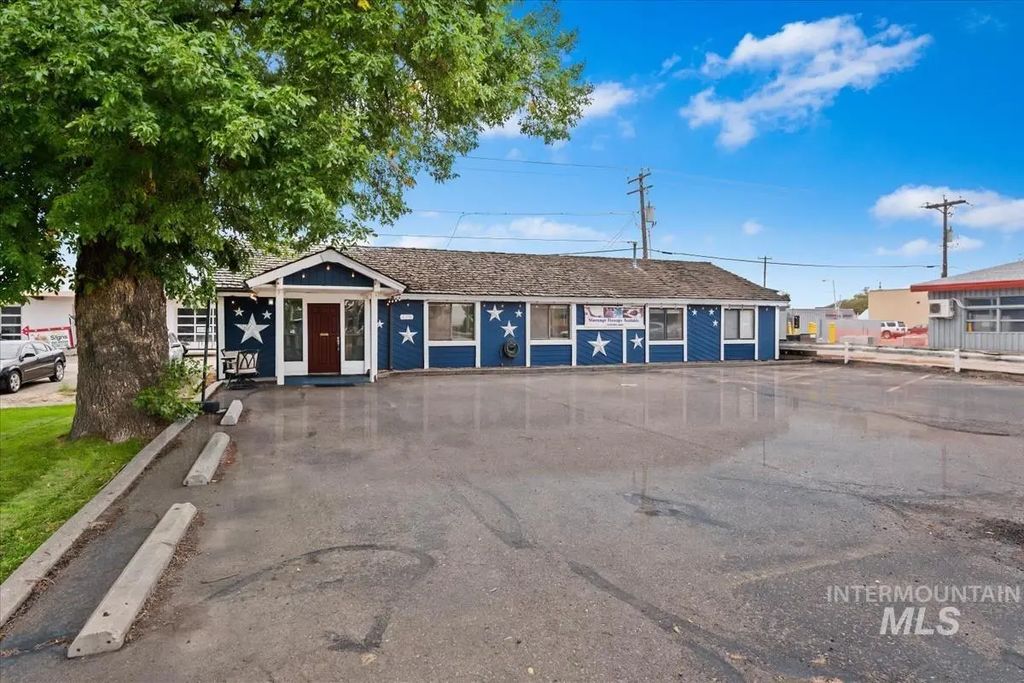 425 N 2nd E St, Mountain Home