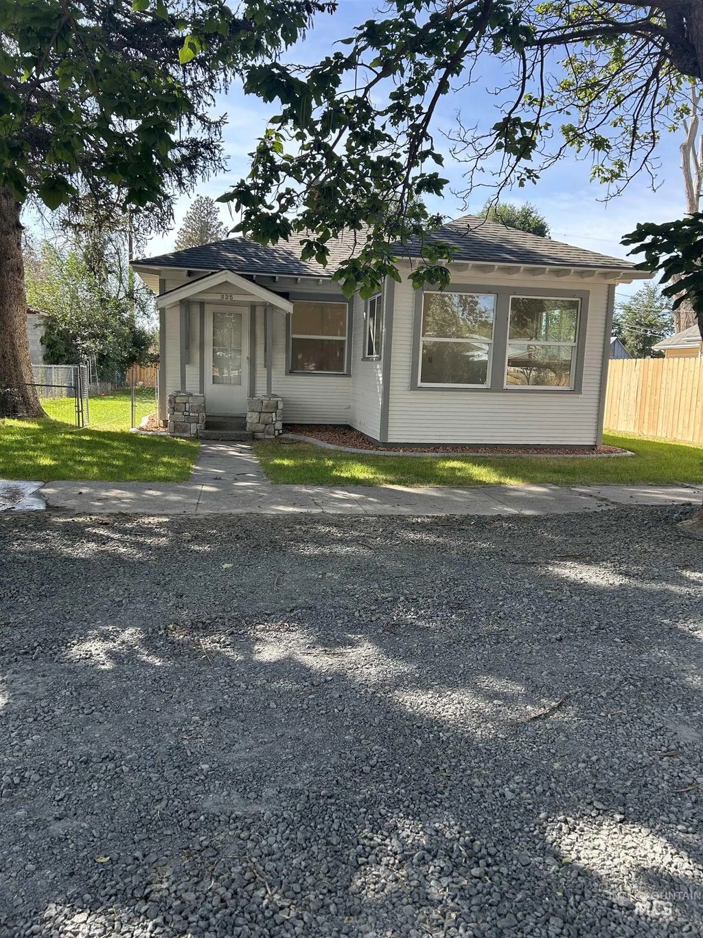325 Nebraska St, Gooding
