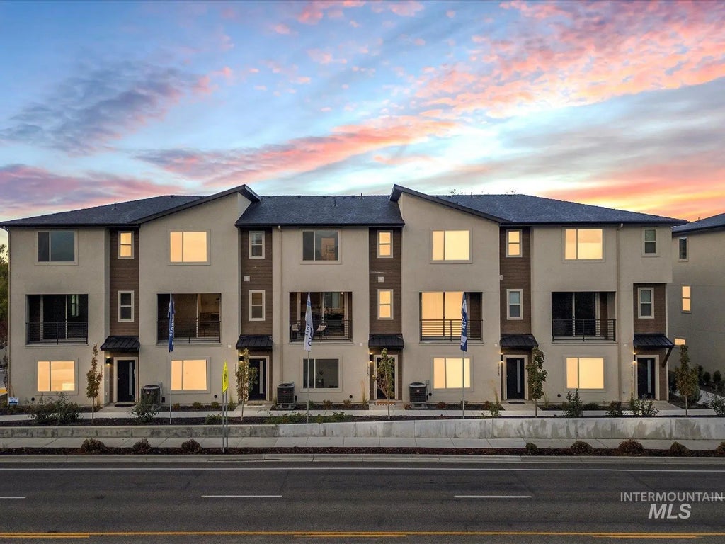 1707 S Federal Way, Boise
