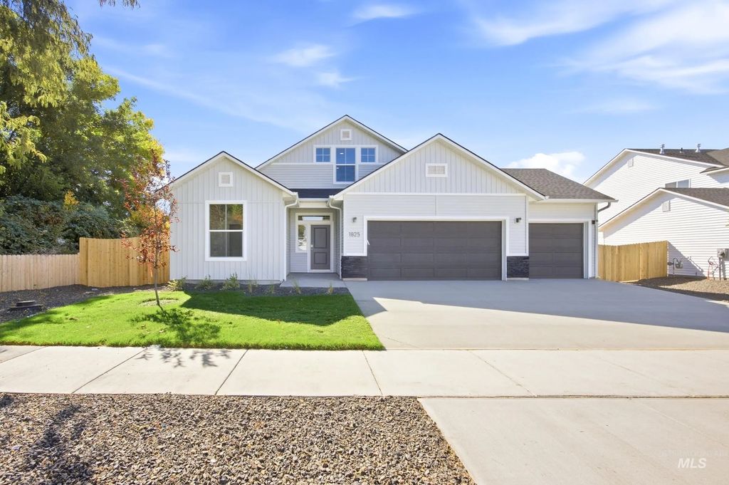 1825 Gyrfalcon St, Middleton