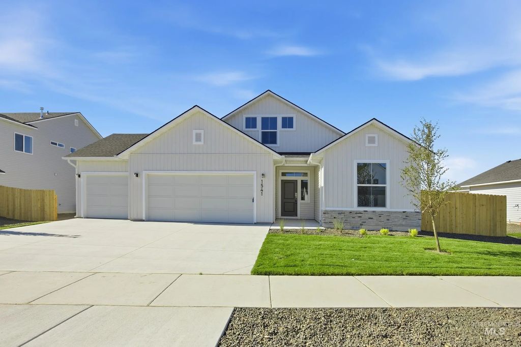 1825 Gyrfalcon St, Middleton