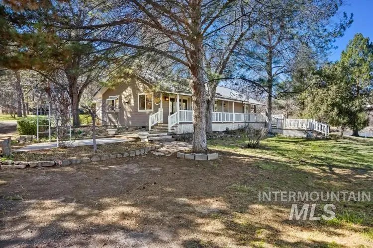 1152 Hidden Lake Lane, Buhl