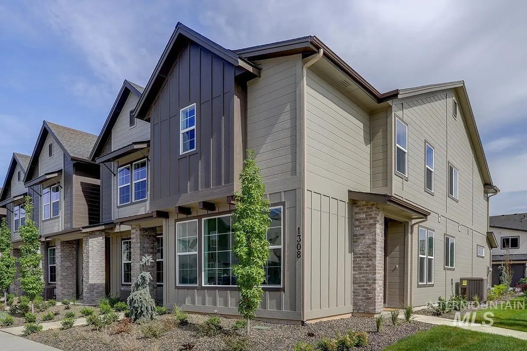 1308 N Meadowglen, Meridian