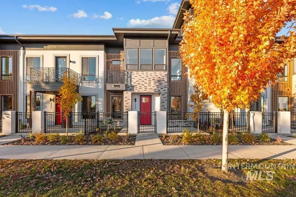 373 E Lombard Ln #the Dayton, Eagle