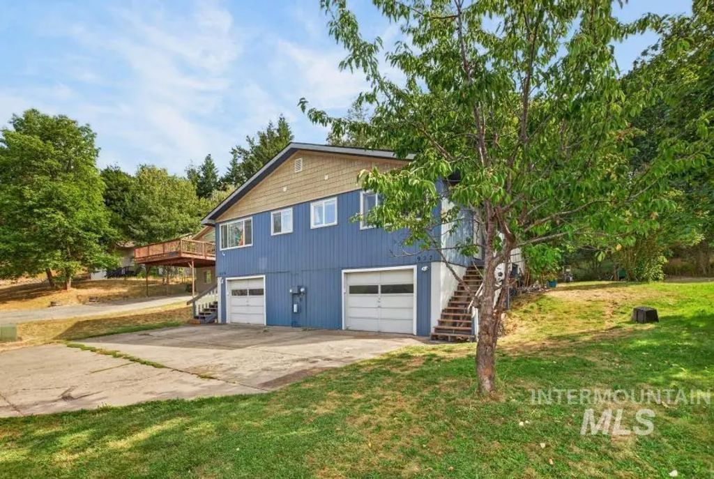 927/929 Vandal Dr., Moscow