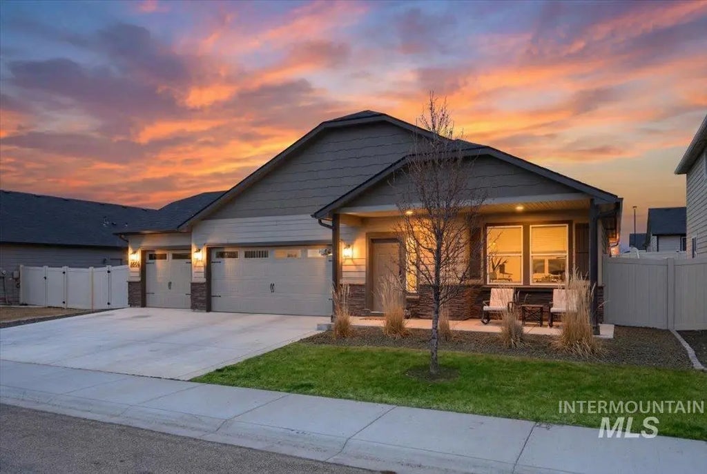 1864 E Jade Falls, Kuna