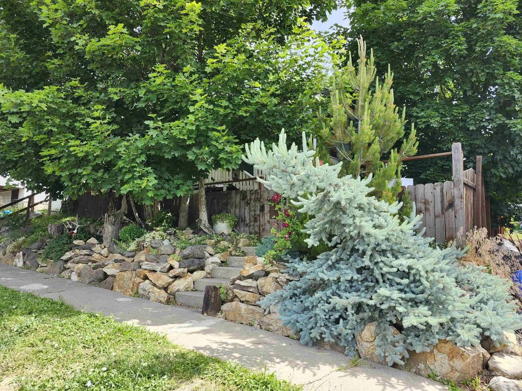 825 Larch Street, Potlatch