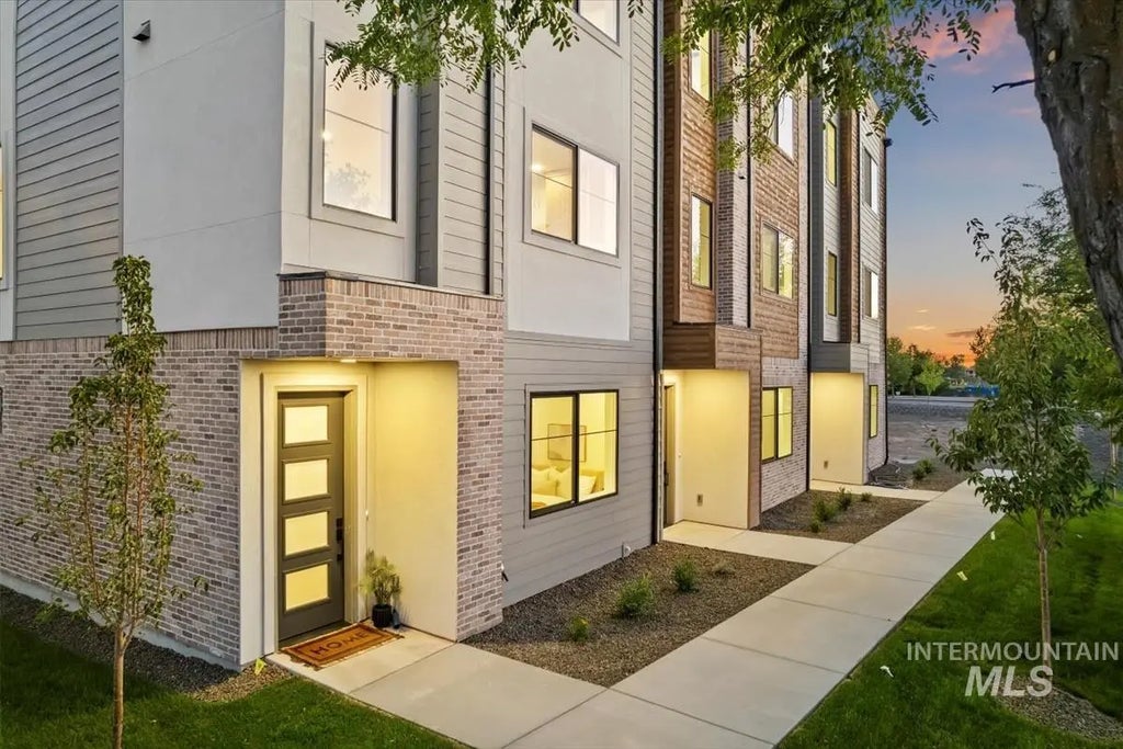 3255 W Moore Street, Boise