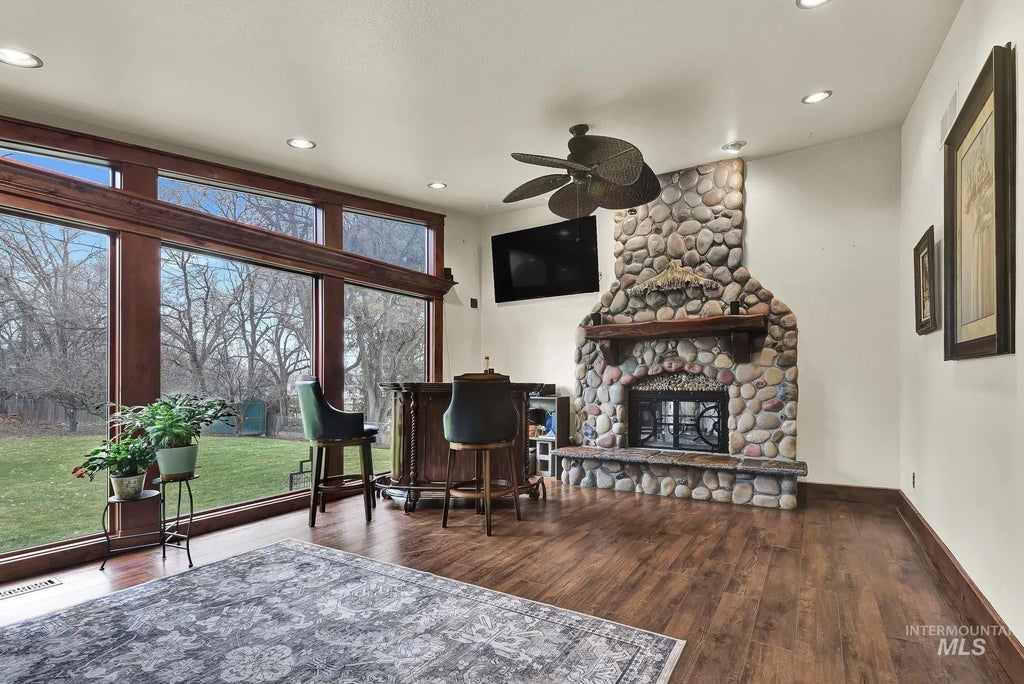 457 E Beacon Light Rd, Eagle