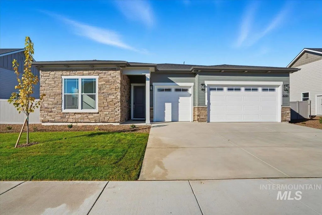 2221 N Kenora Ave, Star