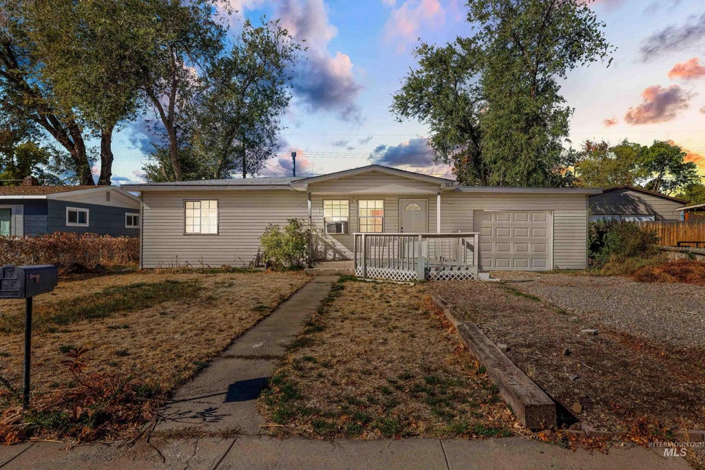 313 Baker Dr., Mountain Home