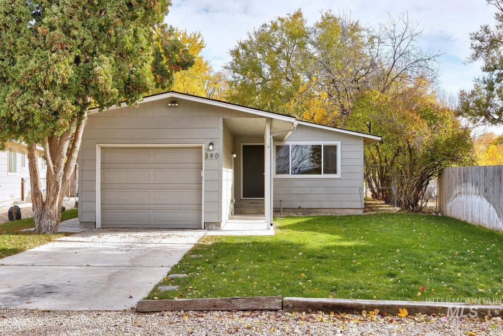 390 N. Cleveland, Kuna