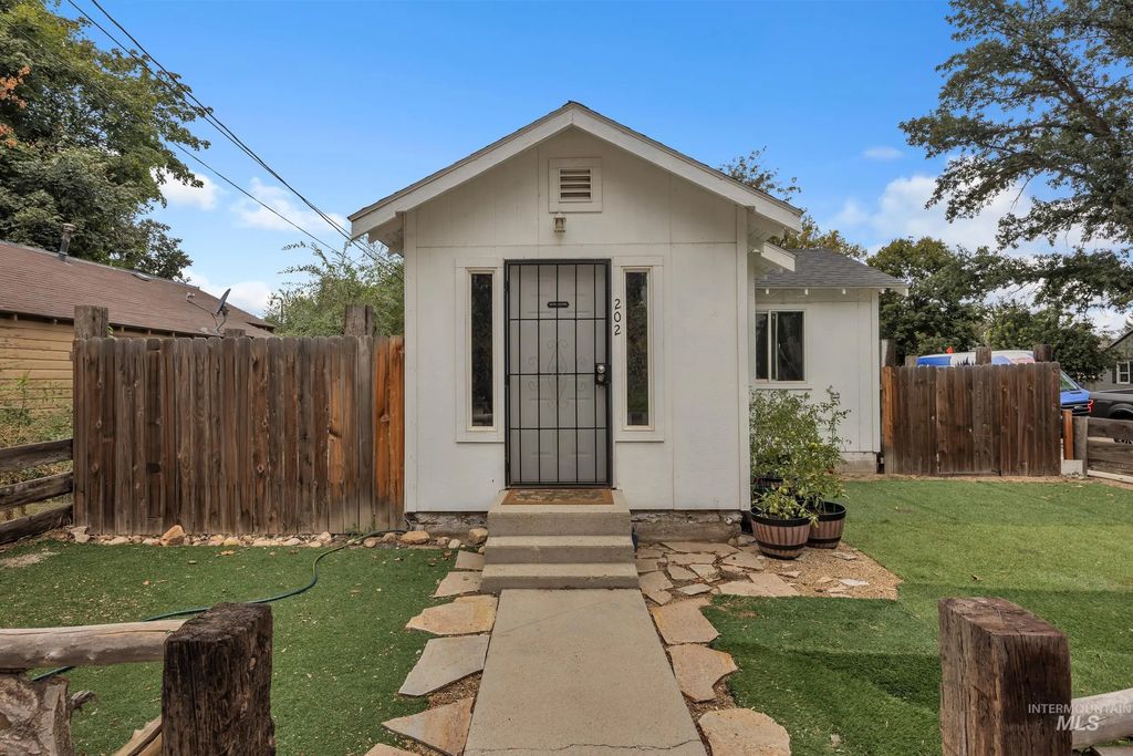 202 S 18th Ave, Caldwell