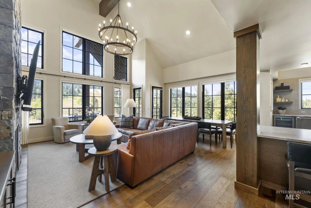 700 Village Dr. #403, Donnelly