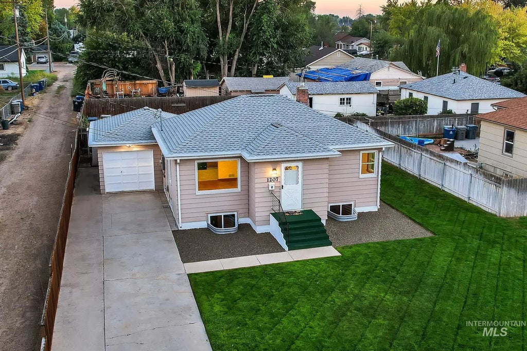1207 E Sheridan Ave, Nampa