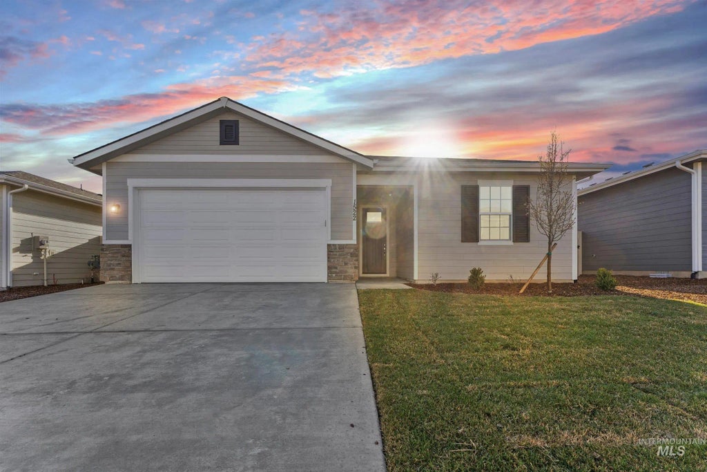 820 E Exploration Dr, Kuna