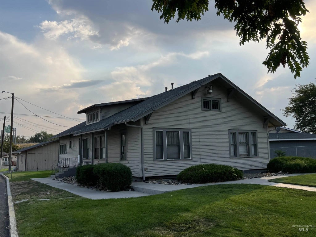 151 Nw 8th St, Ontario