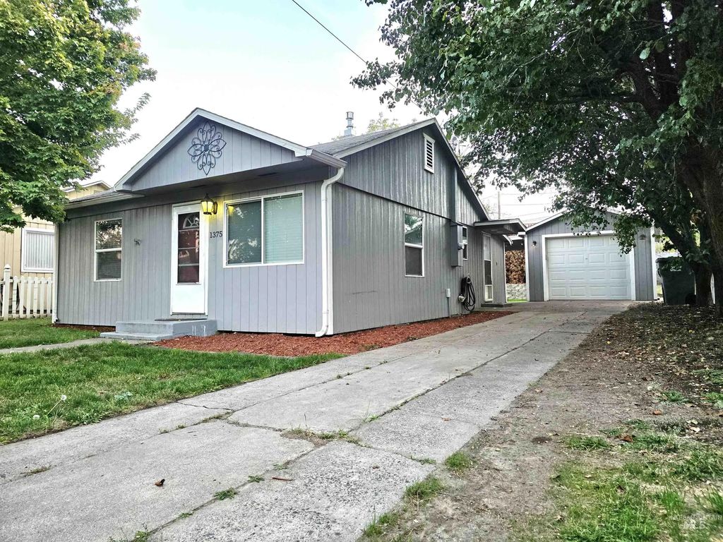 1375 Poplar, Clarkston
