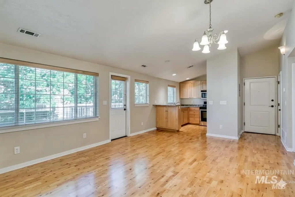 225 W Village Ln, Boise