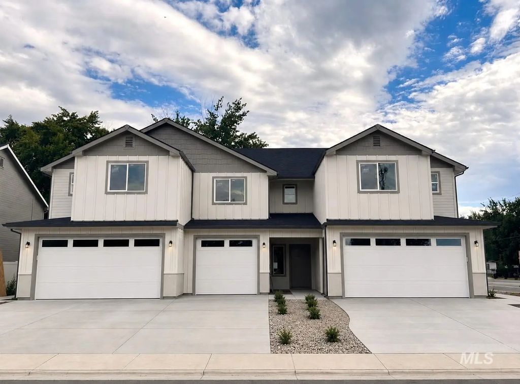 104 Ne 3rd St. #middle Unit, Fruitland