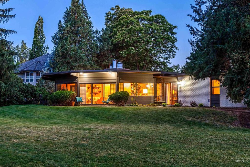 4704 Hillcrest View Dr, Boise