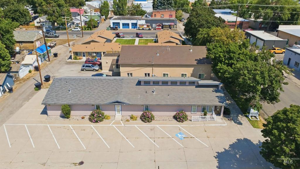 425 Idaho St, Gooding