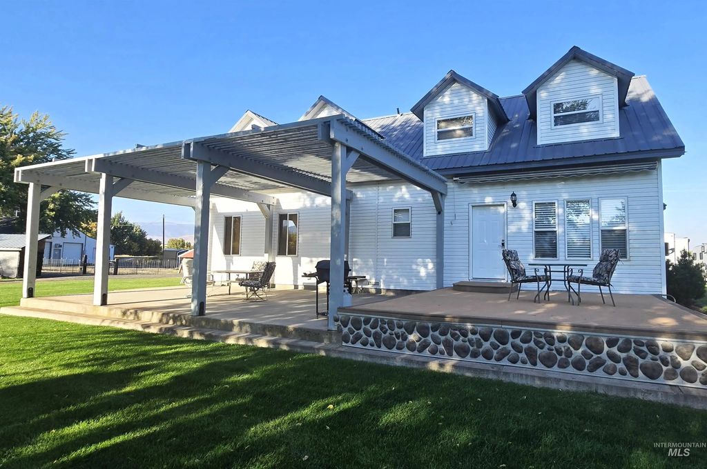 2909 Highway 95, Cambridge