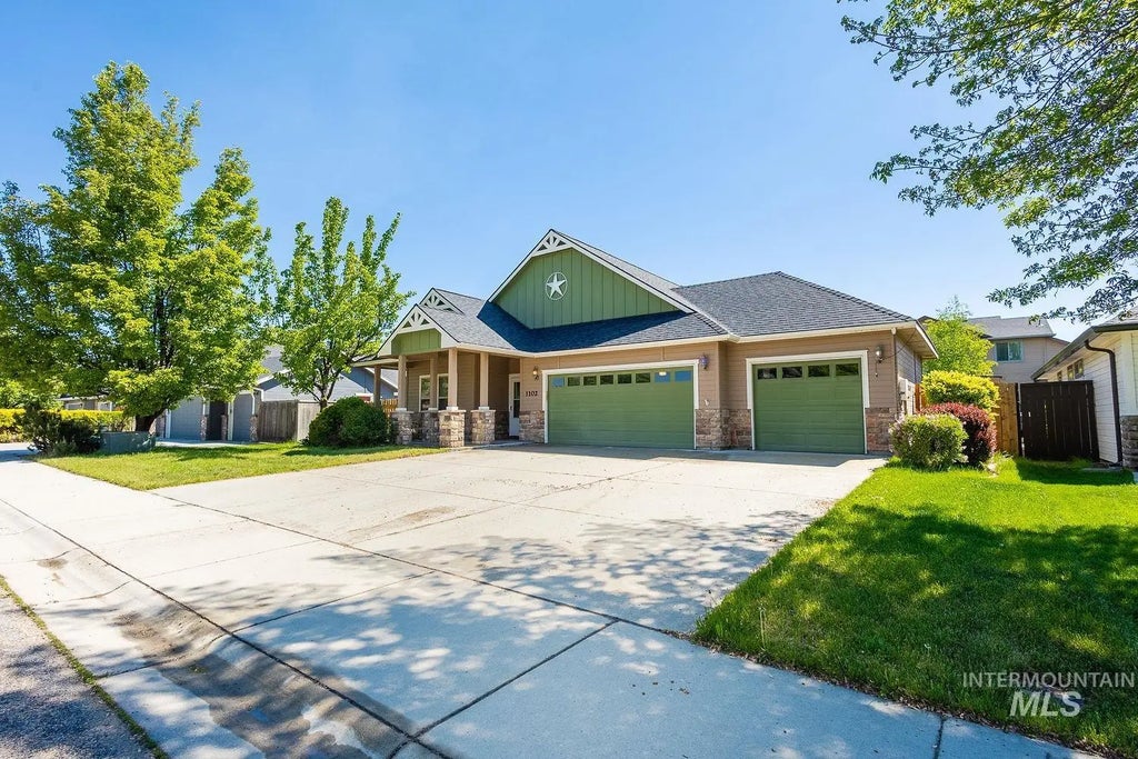 1102 N Little Camas Ave, Star