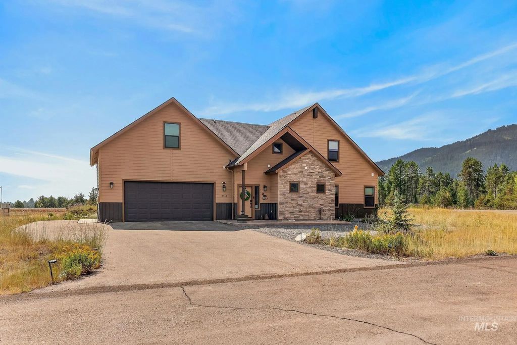 13102 Hawks Bay, Donnelly