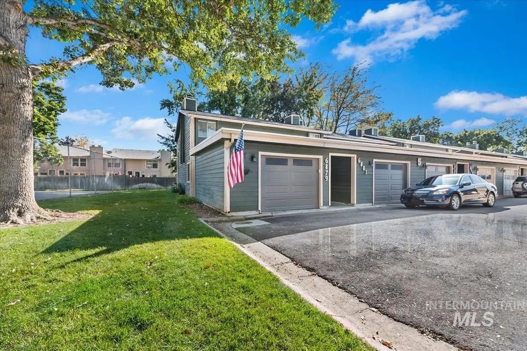 6879 W Maxwell Ln, Boise