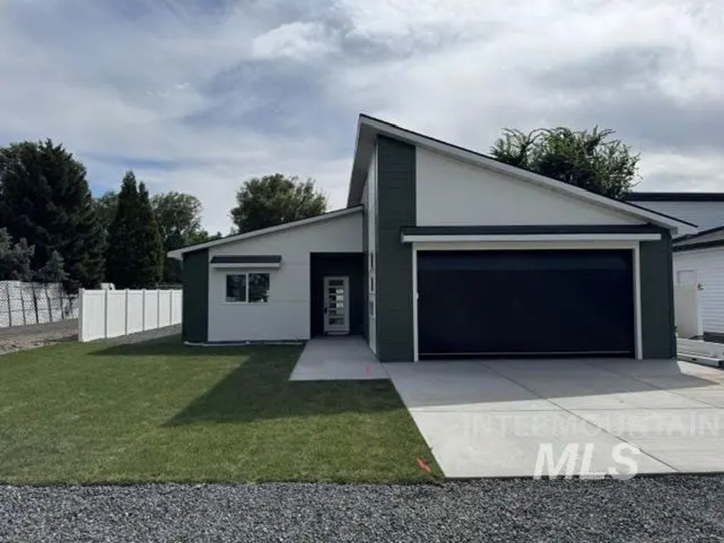 923 Aiken Ave, Buhl