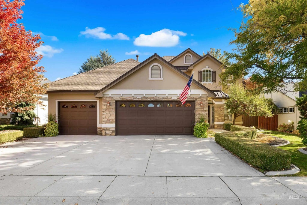 1146 N Falling Water Way, Eagle