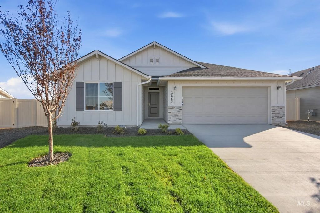 3862 E Freedom Tower Dr, Nampa