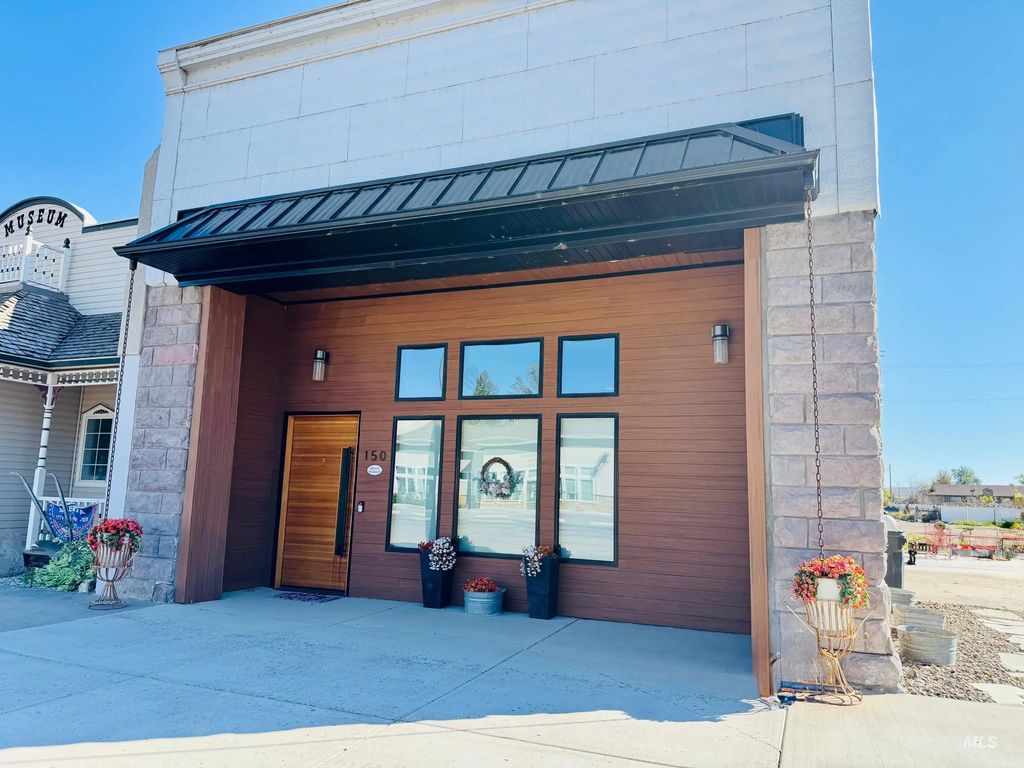 150 W Main St, Oakley