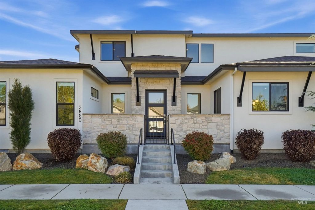 2660 N Penny Lake, Star
