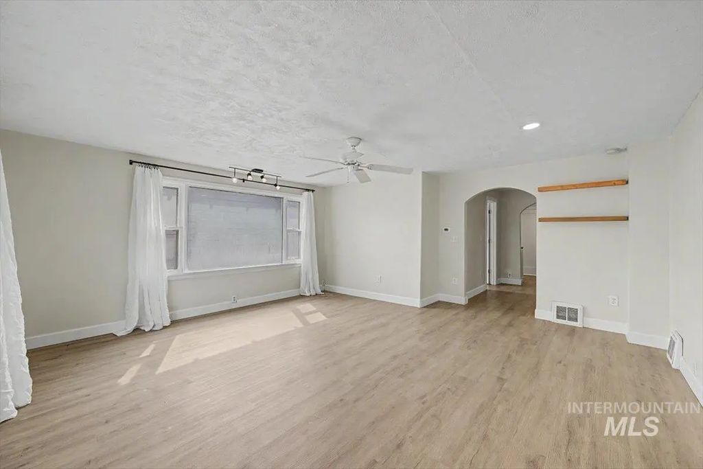 215 Shoshone, Nampa