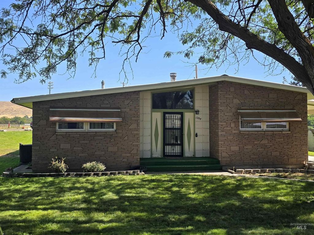 1298 E 2nd, Weiser
