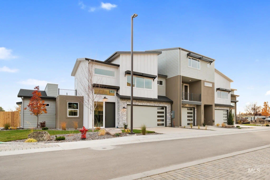 5273 N River Water Lane, Garden City