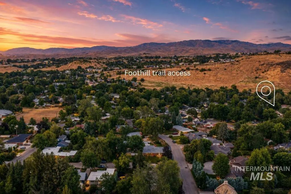 611 N Riverview Dr, Boise