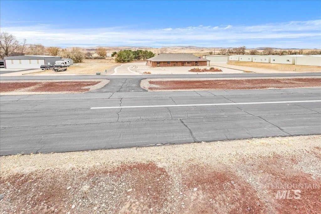 10514 Airpark Loop, Melba